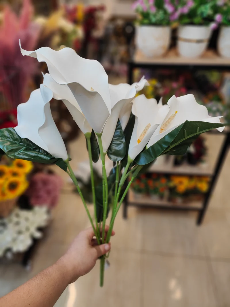 باقة زنبق القلة البيضاء الاصطناعية — تركيبة زهرية فاخرة