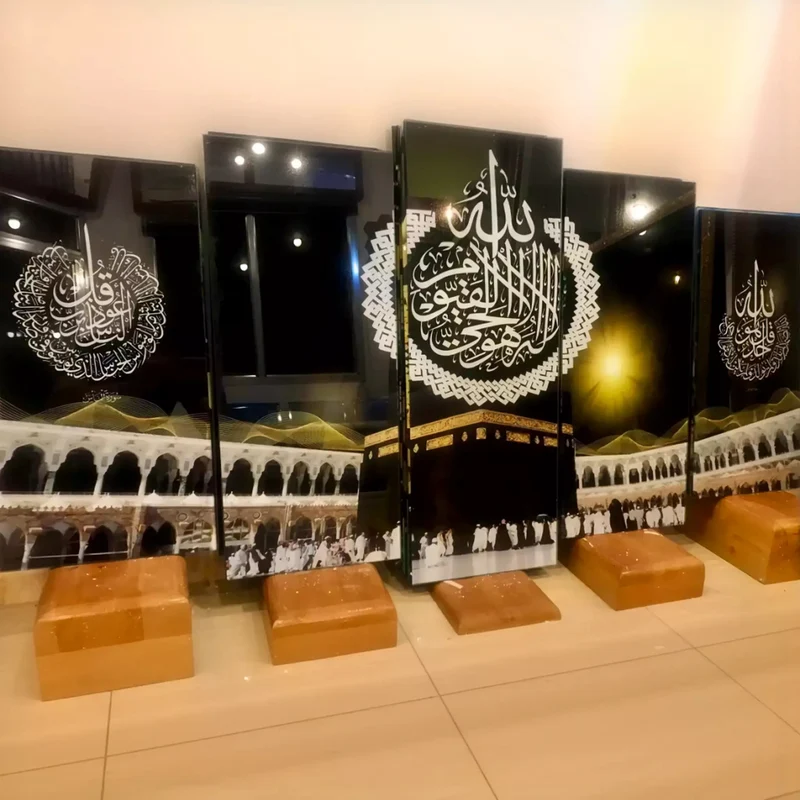 لوحة الكعبة المشرفة مع زخارف إسلامية – 5 قطع زجاج فاخر