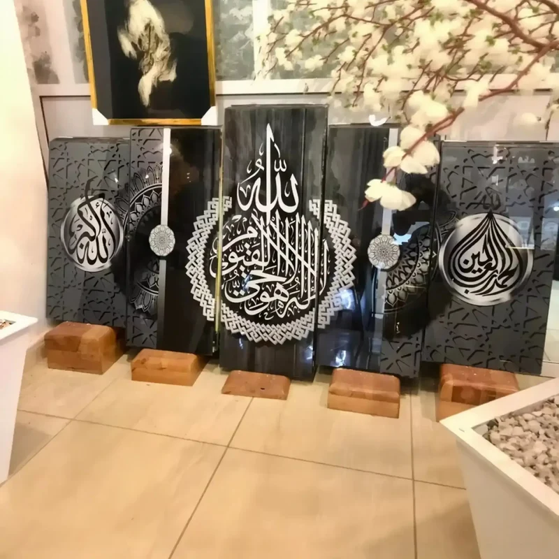 لوحة آية الكرسي مع "الله" و"الحمد لله" بتصميم مونوكروم فاخر (5 قطع)