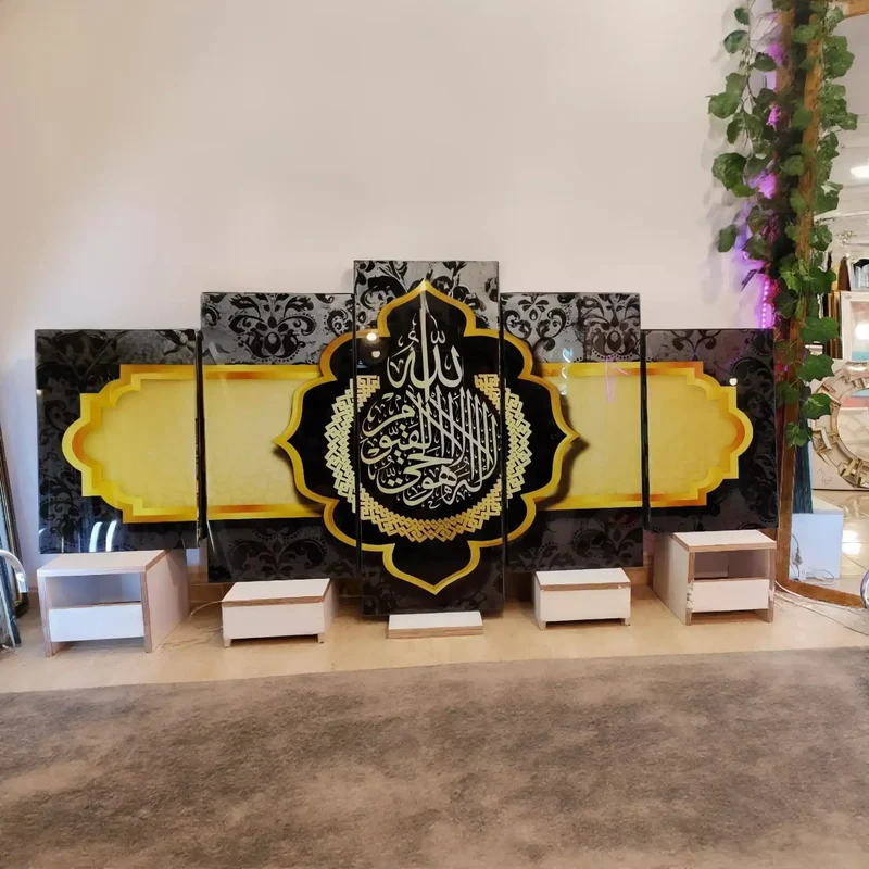 لوحة آية الكرسي بتصميم فاخر – زخرفة إسلامية سوداء وذهبية (5 قطع)